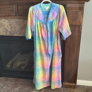 Colorful pastel plaid seersucker vintage housecoat robe dressing gown est M/L